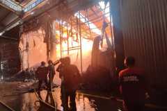 Polisi selidiki sebab kebakaran pabrik pengolahan kayu di Purbalingga